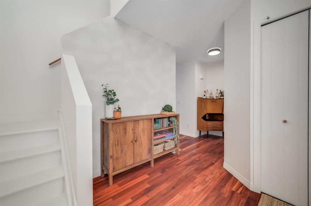 30 Royal Elm Drive NW, Calgary — photo 4 of 45