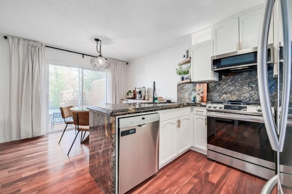 30 Royal Elm Drive NW, Calgary — photo 5 of 45