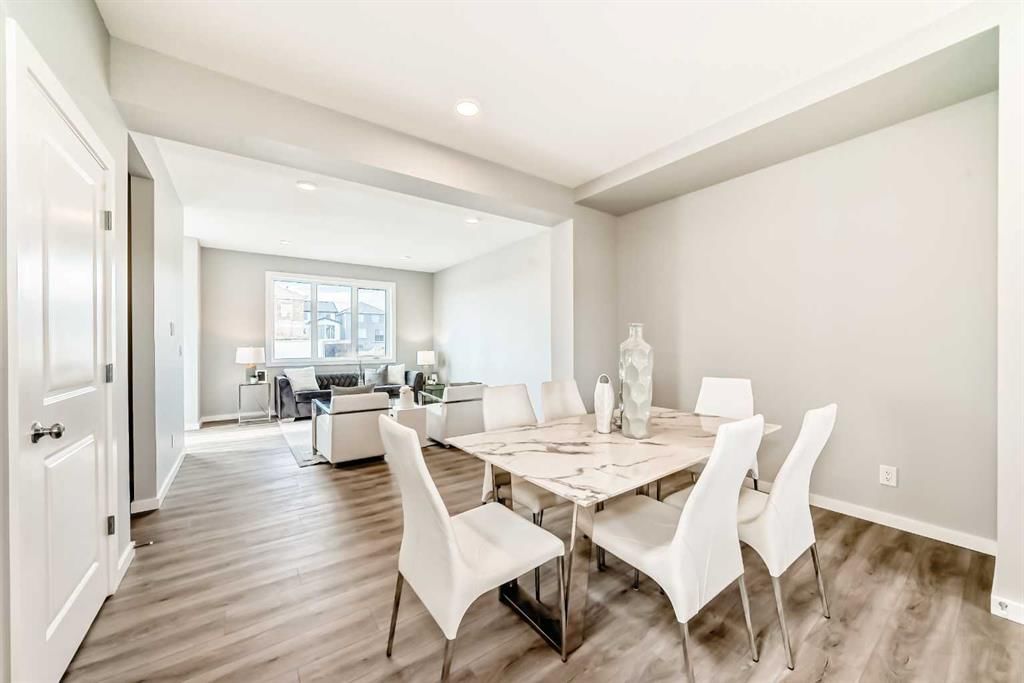 64 Bartlett Way SE, Calgary — photo 2 of 40