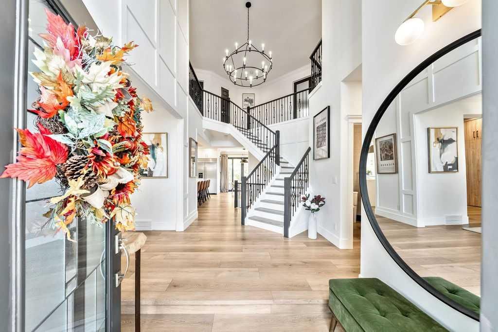 311 Simcrest Heights SW, Calgary — photo 4 of 50