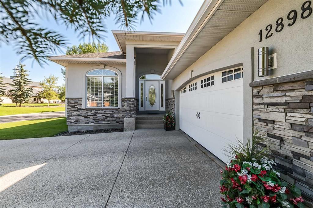 12898 Candle Crescent SW, Calgary — photo 2 of 28