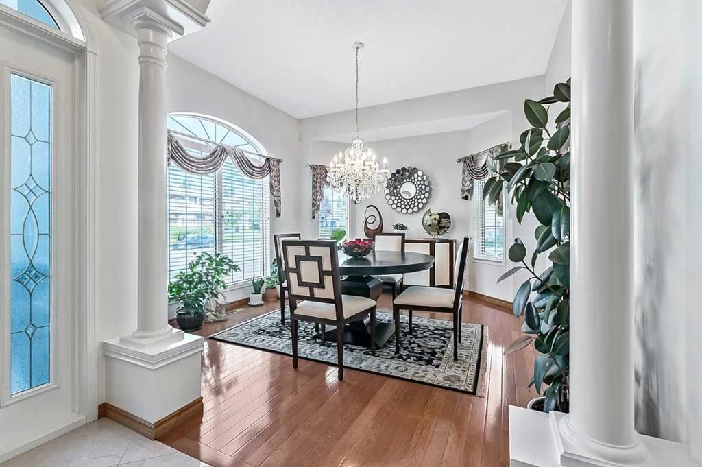 12898 Candle Crescent SW, Calgary — photo 4 of 28