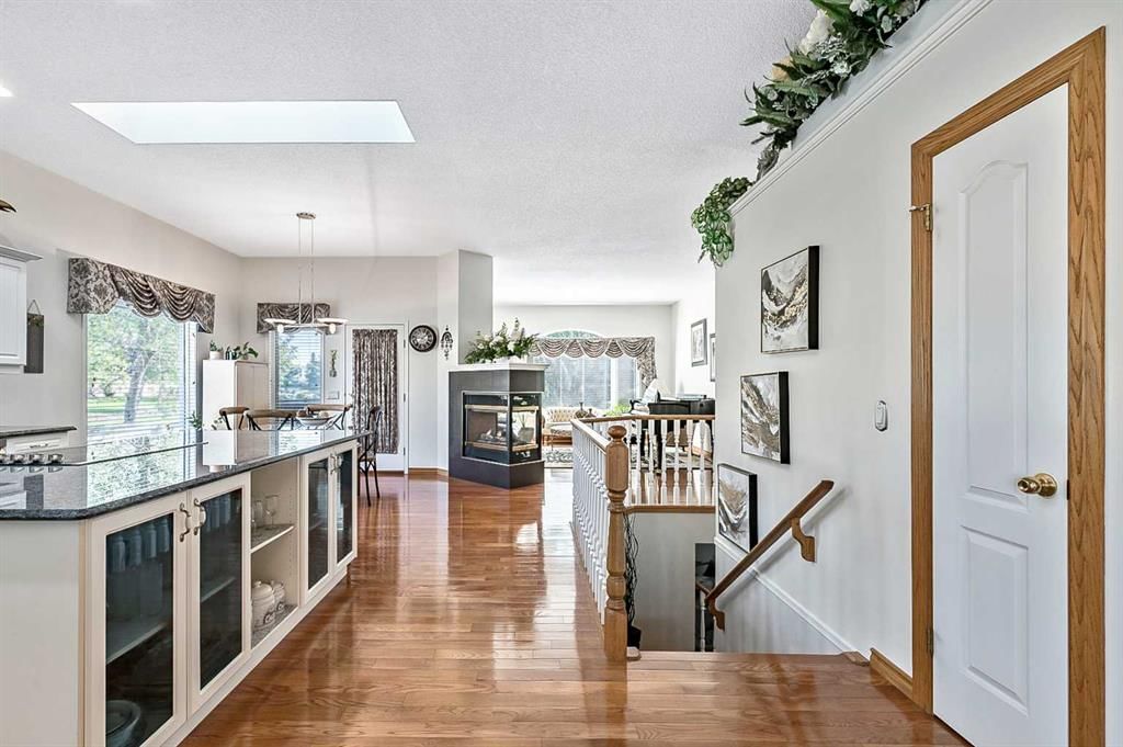 12898 Candle Crescent SW, Calgary — photo 5 of 28