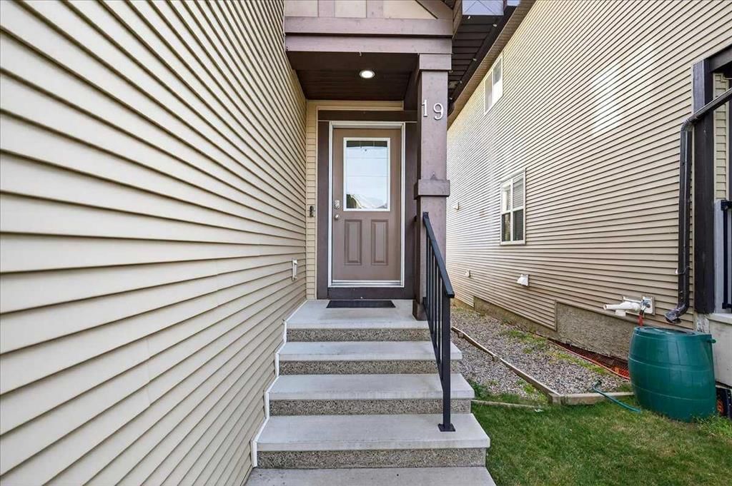 19 Sage Valley Close NW, Calgary — photo 2 of 50