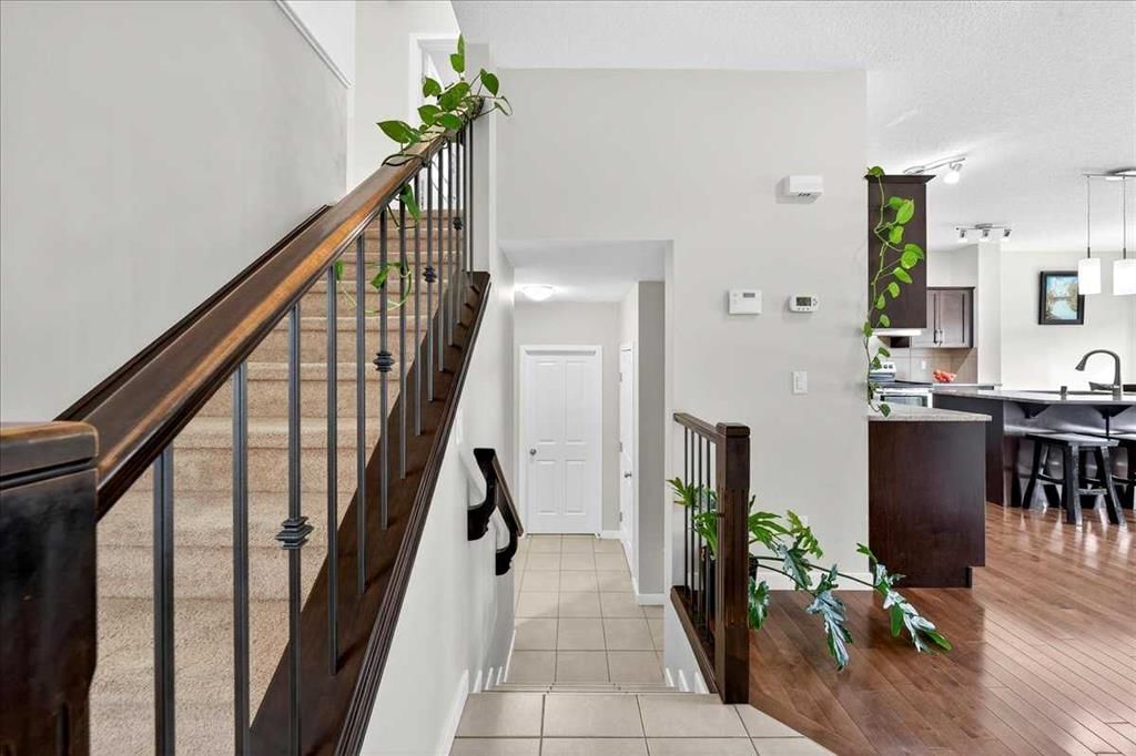 19 Sage Valley Close NW, Calgary — photo 4 of 50