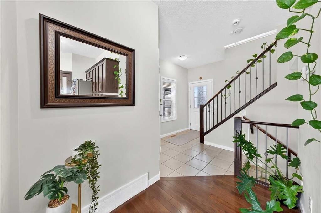 19 Sage Valley Close NW, Calgary — photo 5 of 50