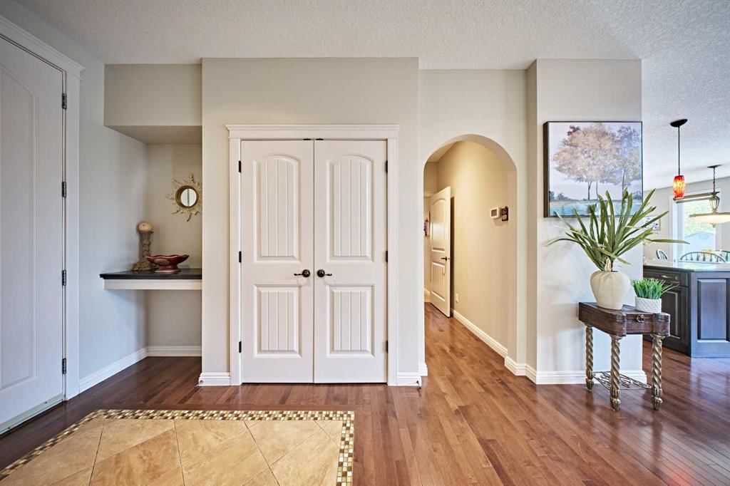 8101 9 Avenue SW, Calgary — photo 5 of 50