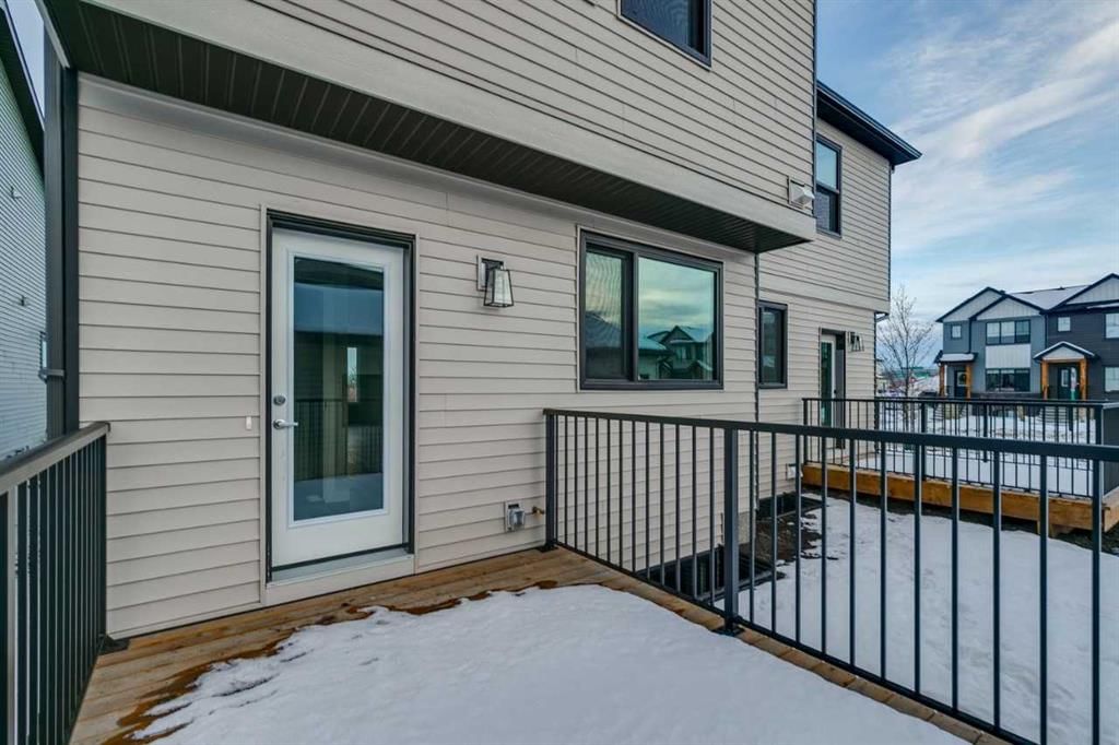 137 Silverton Glen Way SW, Calgary — photo 4 of 40