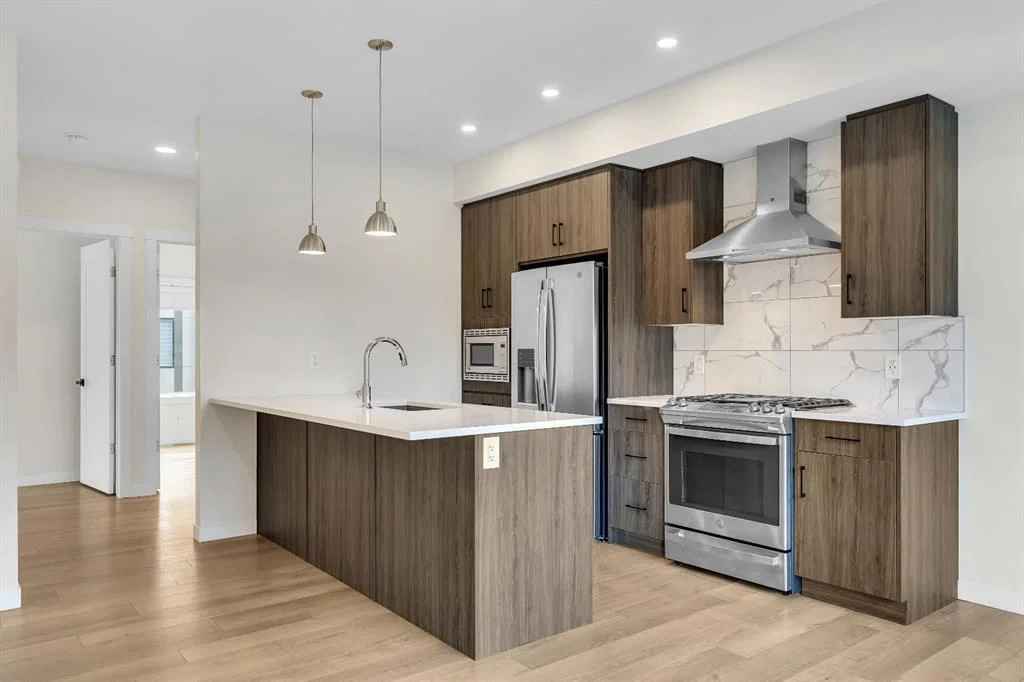 514 Greenbriar Common NW, Calgary — main listing photo