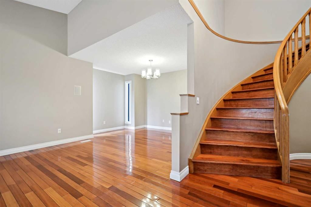 26 Hamptons Grove NW, Calgary — photo 5 of 46