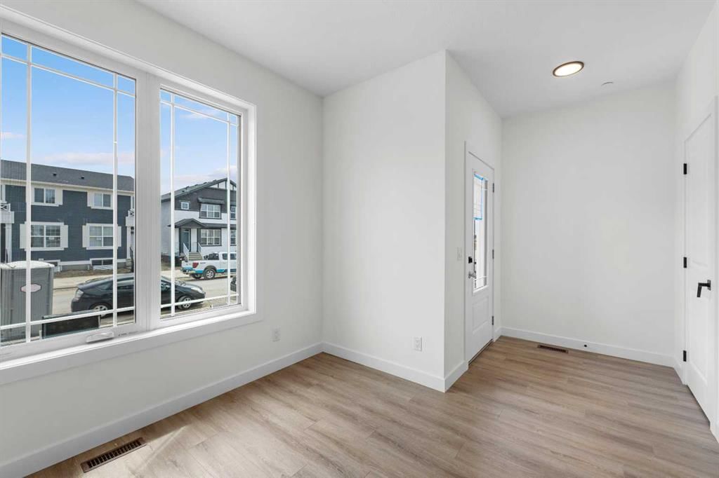 437 Hotchkiss Drive SE, Calgary — photo 2 of 40