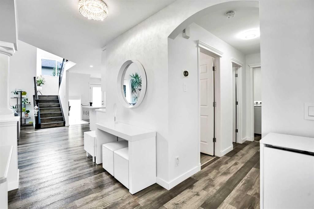 73 Elkton Way SW, Calgary — photo 3 of 41