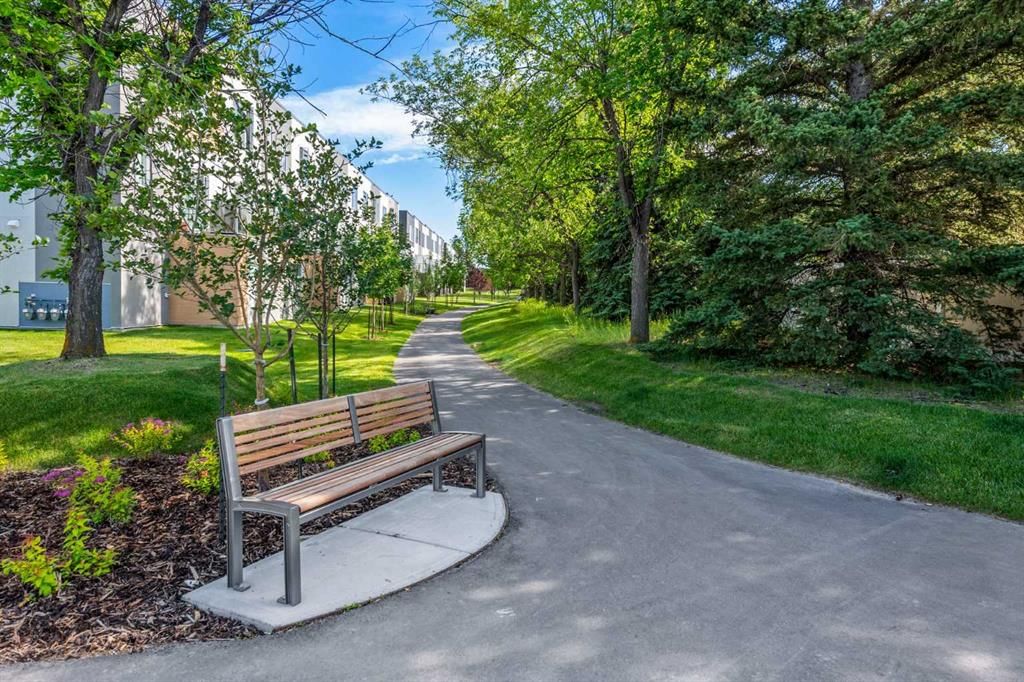 507 Shawnee Square SW, Calgary — photo 4 of 42