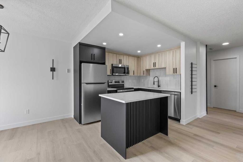 305, 235 15 Avenue SW, Calgary — photo 5 of 32