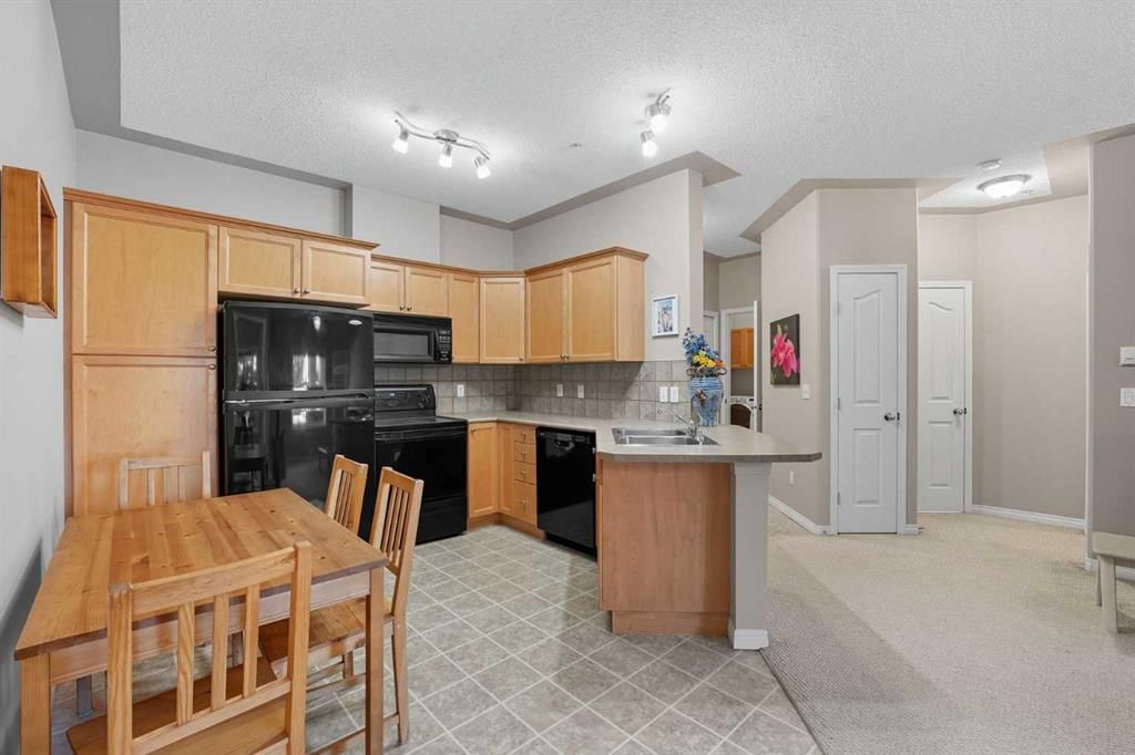 29, 369 Rocky Vista Park NW, Calgary — photo 3 of 28