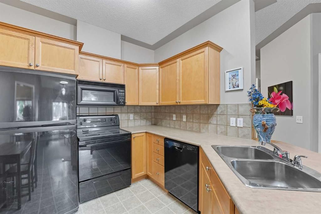 29, 369 Rocky Vista Park NW, Calgary — photo 4 of 28