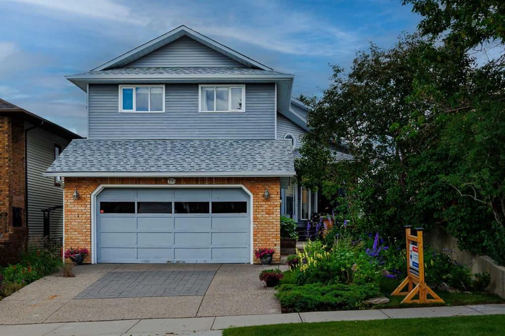 195 Bernard Drive NW, Calgary — photo 2 of 28