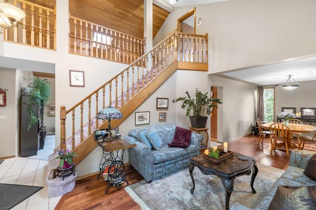 195 Bernard Drive NW, Calgary — photo 4 of 28