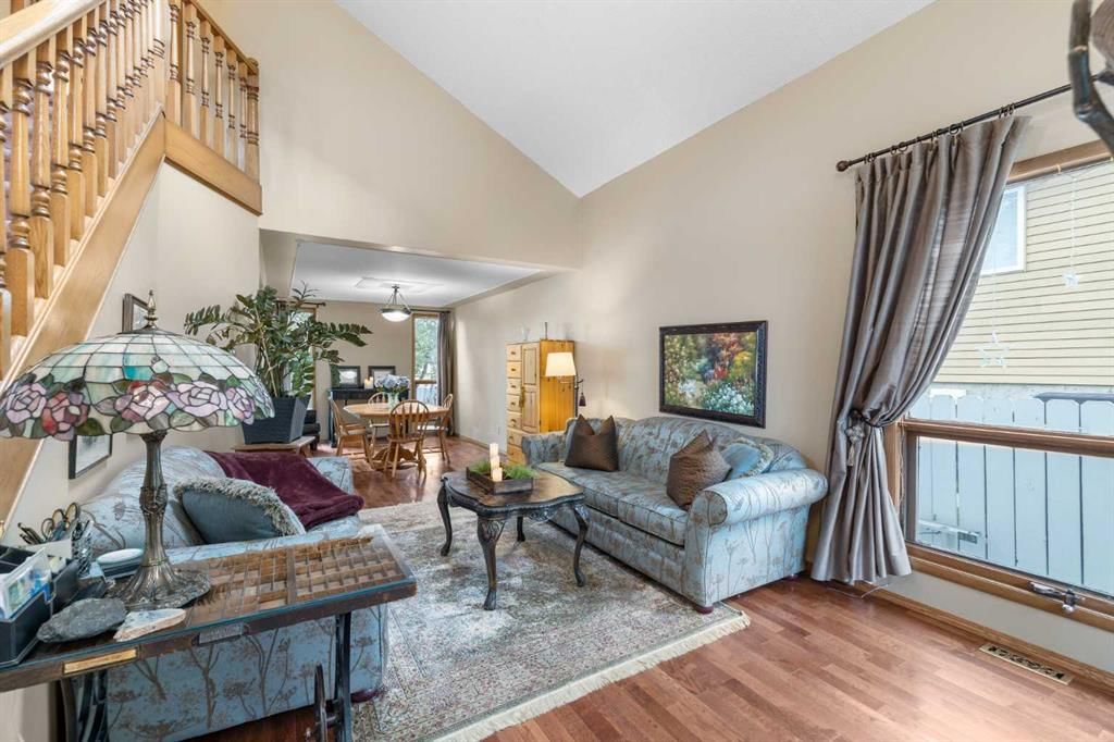195 Bernard Drive NW, Calgary — photo 5 of 28