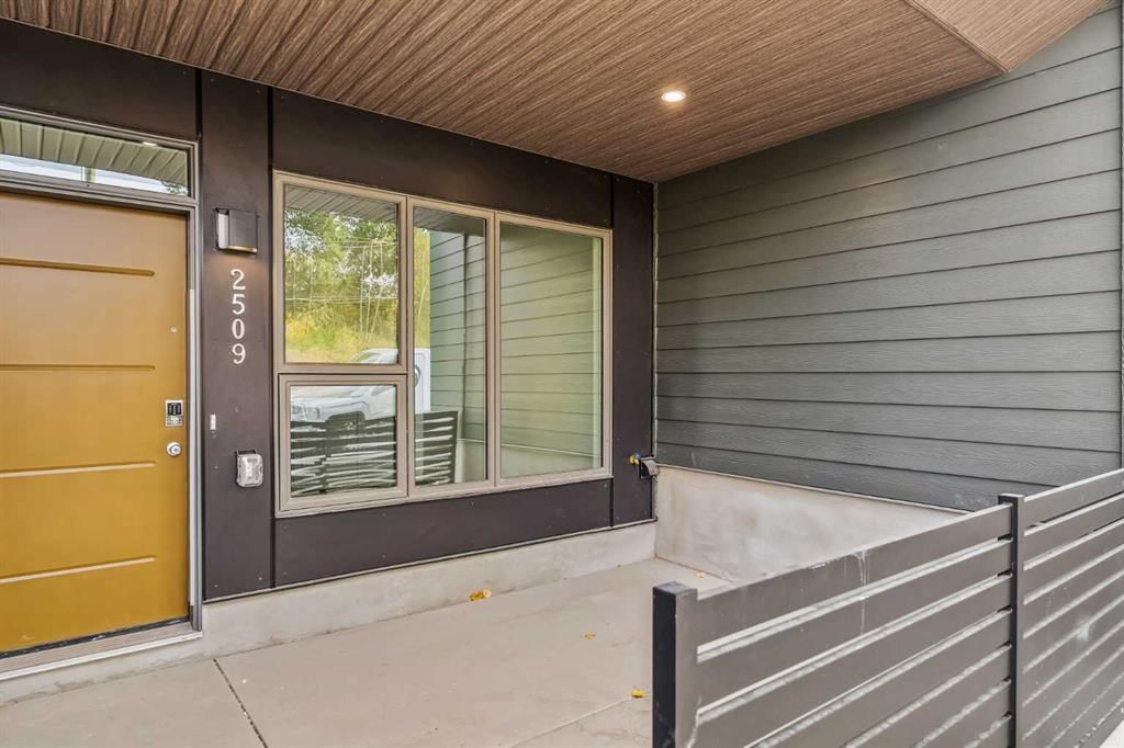 2509 Sovereign Crescent SW, Calgary — photo 3 of 32