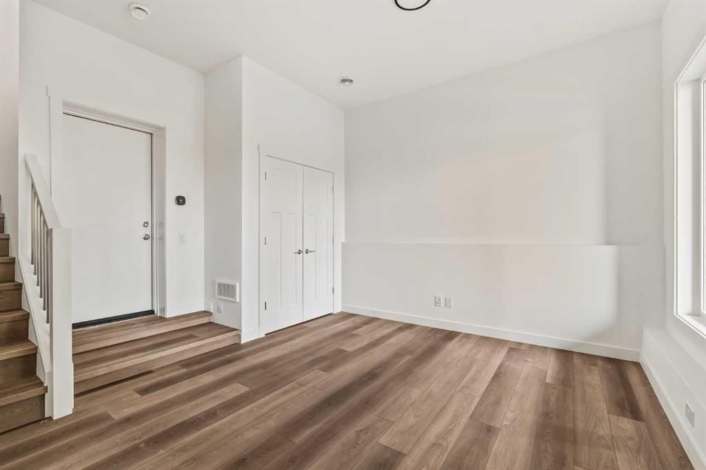 2509 Sovereign Crescent SW, Calgary — photo 4 of 32