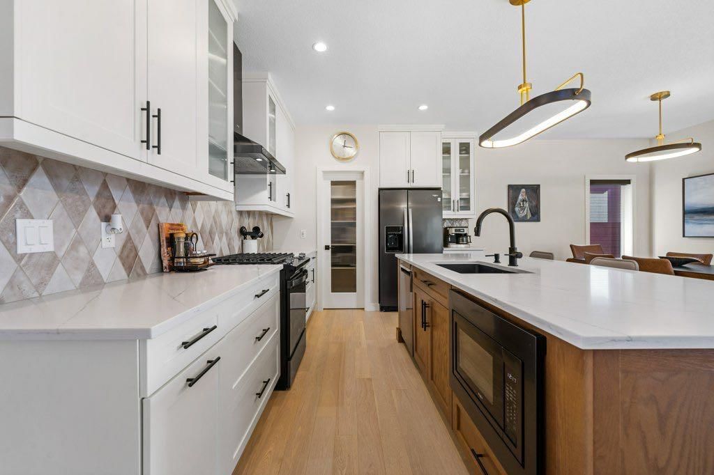 409 Shawnee Boulevard SW, Calgary — photo 4 of 47