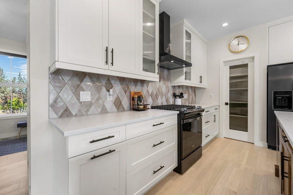 409 Shawnee Boulevard SW, Calgary — photo 5 of 47