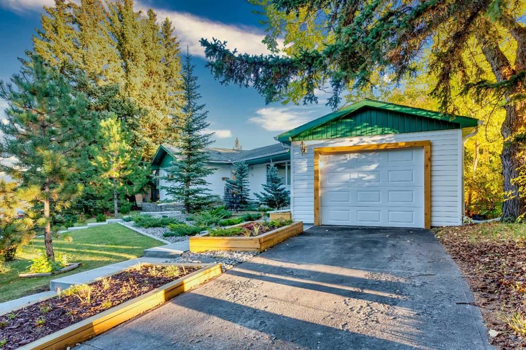 343 Canterbury Drive SW, Calgary — photo 3 of 44