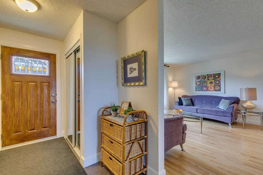 5016 Norris Road NW, Calgary — photo 2 of 47