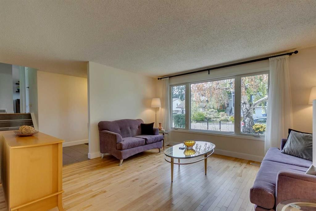 5016 Norris Road NW, Calgary — photo 4 of 47