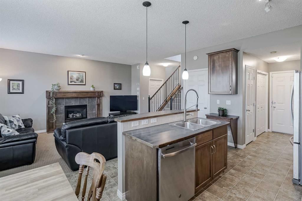 35 Everridge Road SW, Calgary — photo 4 of 34