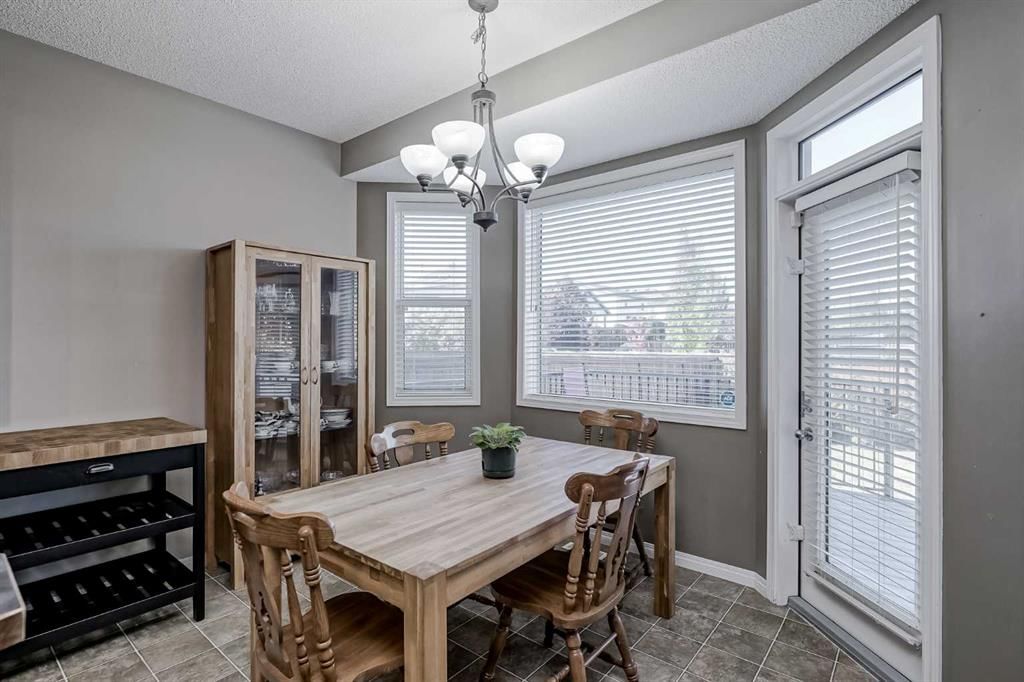 35 Everridge Road SW, Calgary — photo 5 of 34