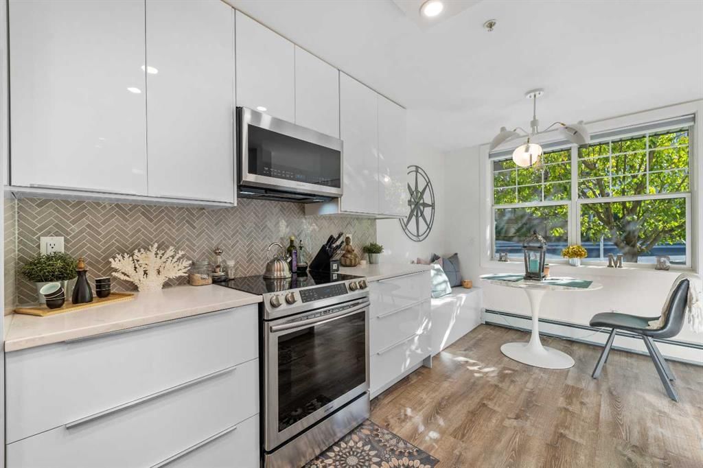 1, 2212 34 Avenue SW, Calgary — main listing photo
