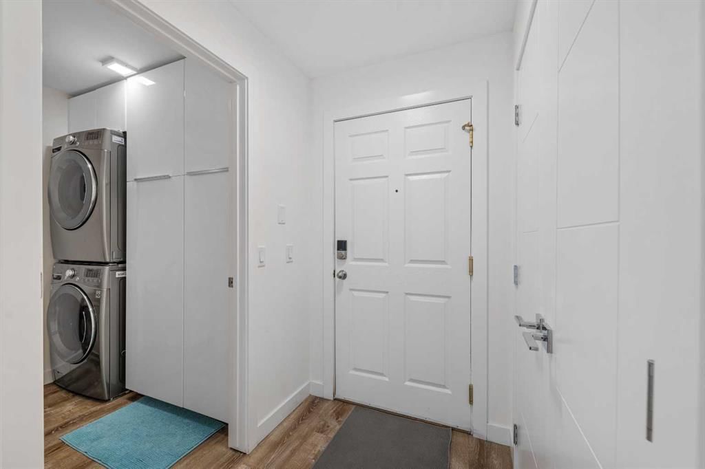 1, 2212 34 Avenue SW, Calgary — photo 3 of 39