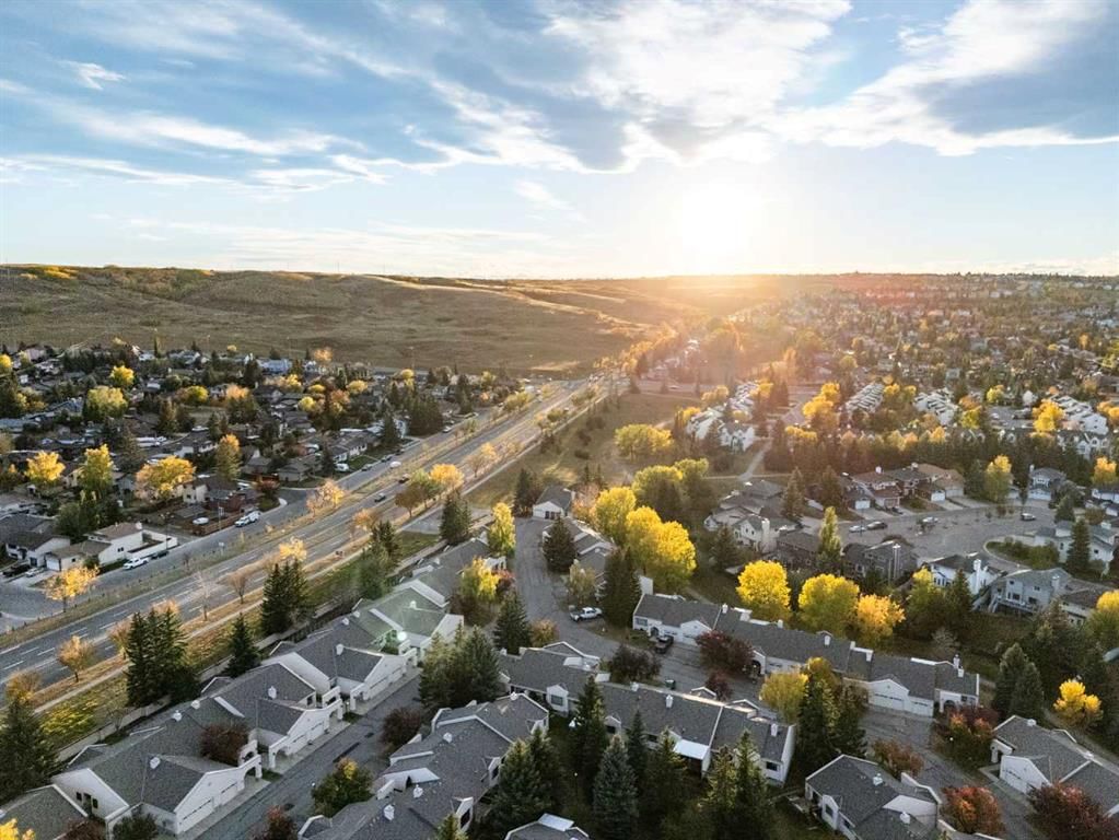 52 Sandarac Circle NW, Calgary — photo 3 of 43