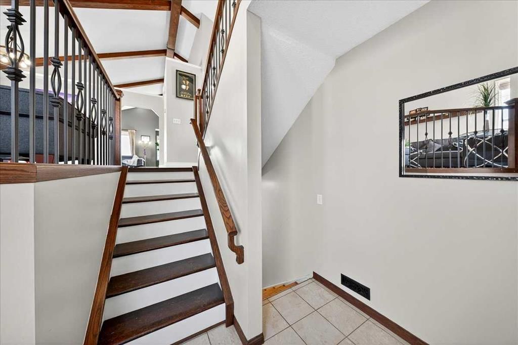11 Citadel Vista Close NW, Calgary — photo 4 of 49