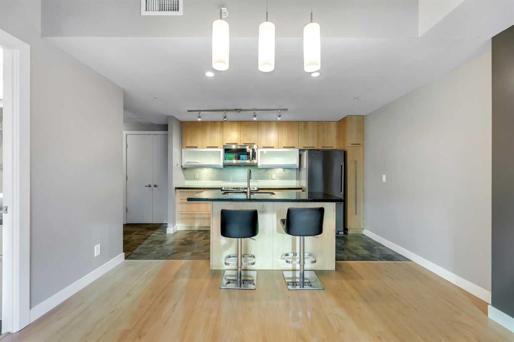 201, 215 13 Avenue SW, Calgary — photo 4 of 28