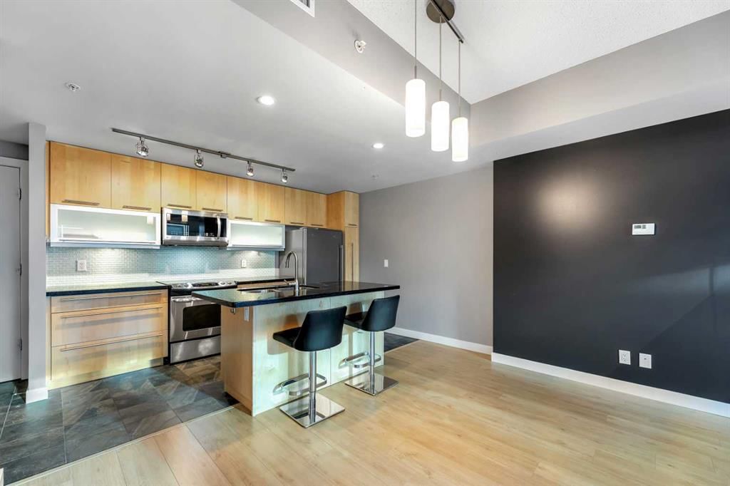 201, 215 13 Avenue SW, Calgary — photo 5 of 28