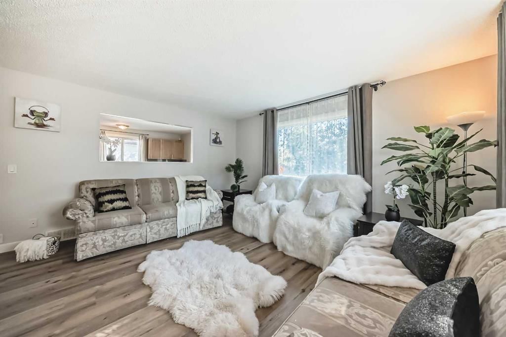 3252 Dover Ridge Drive SE, Calgary — photo 3 of 37