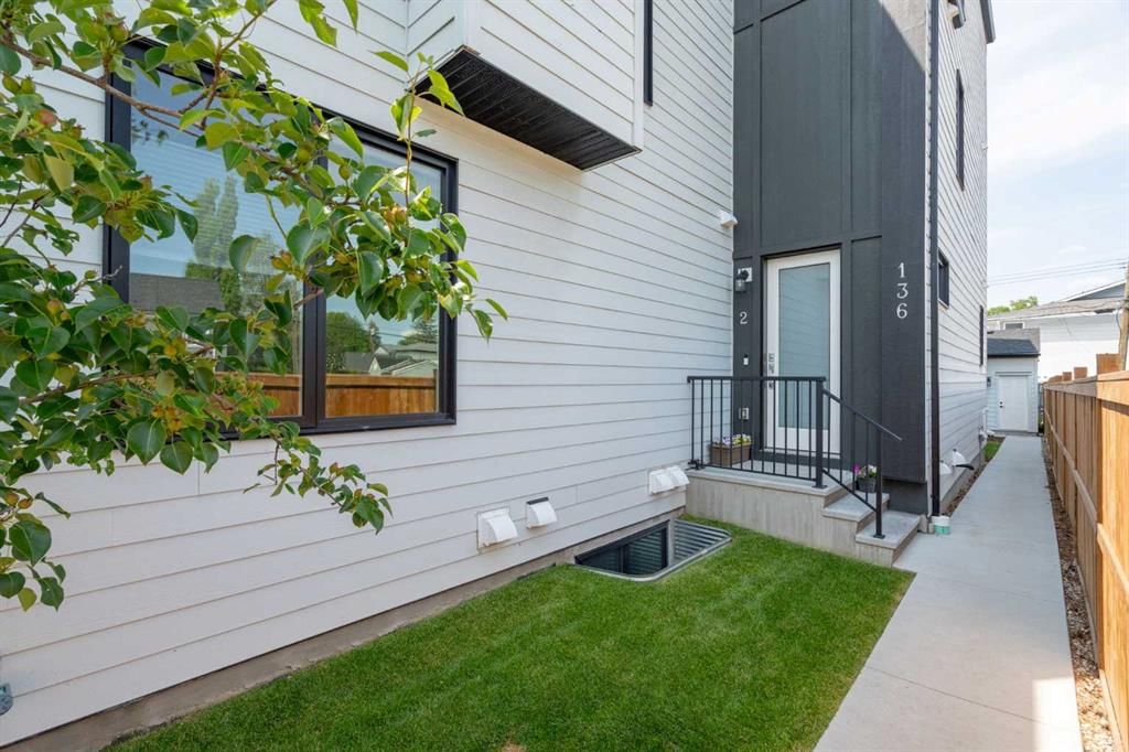 2, 136 21 Avenue NE, Calgary — photo 3 of 37