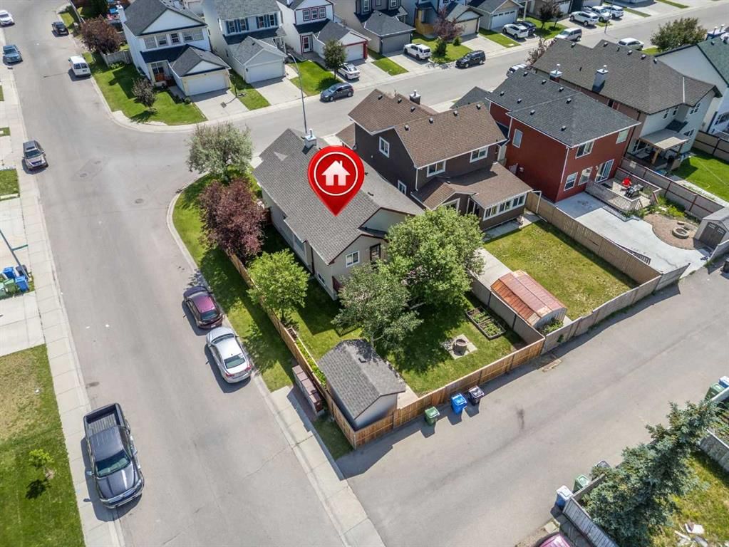 4 Martha's Meadow Place NE, Calgary — photo 5 of 46