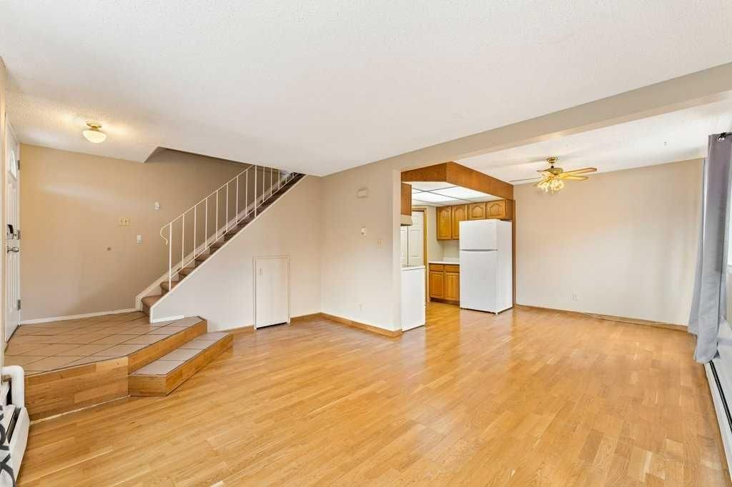 141, 3809 45 Street SW, Calgary — photo 2 of 40