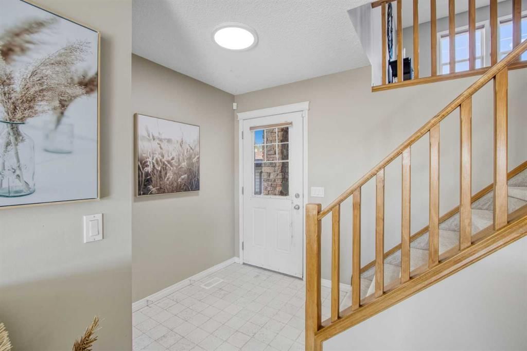 92 Everglen Way SW, Calgary — photo 4 of 36