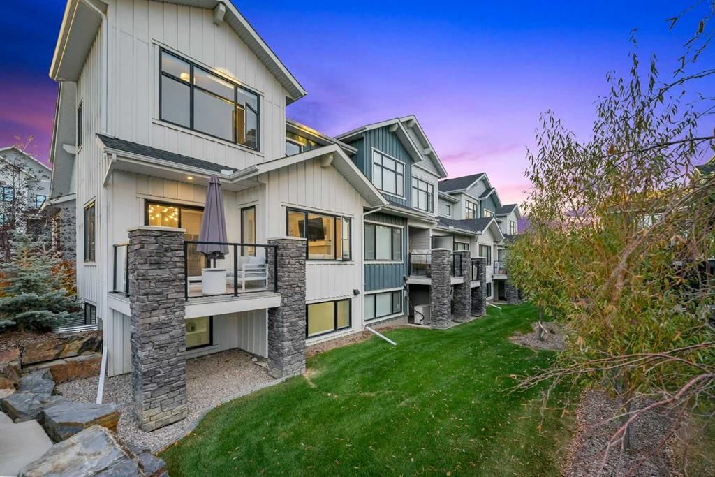 51 Crestridge Common SW, Calgary — photo 3 of 49
