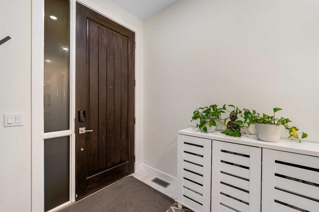 51 Crestridge Common SW, Calgary — photo 5 of 49