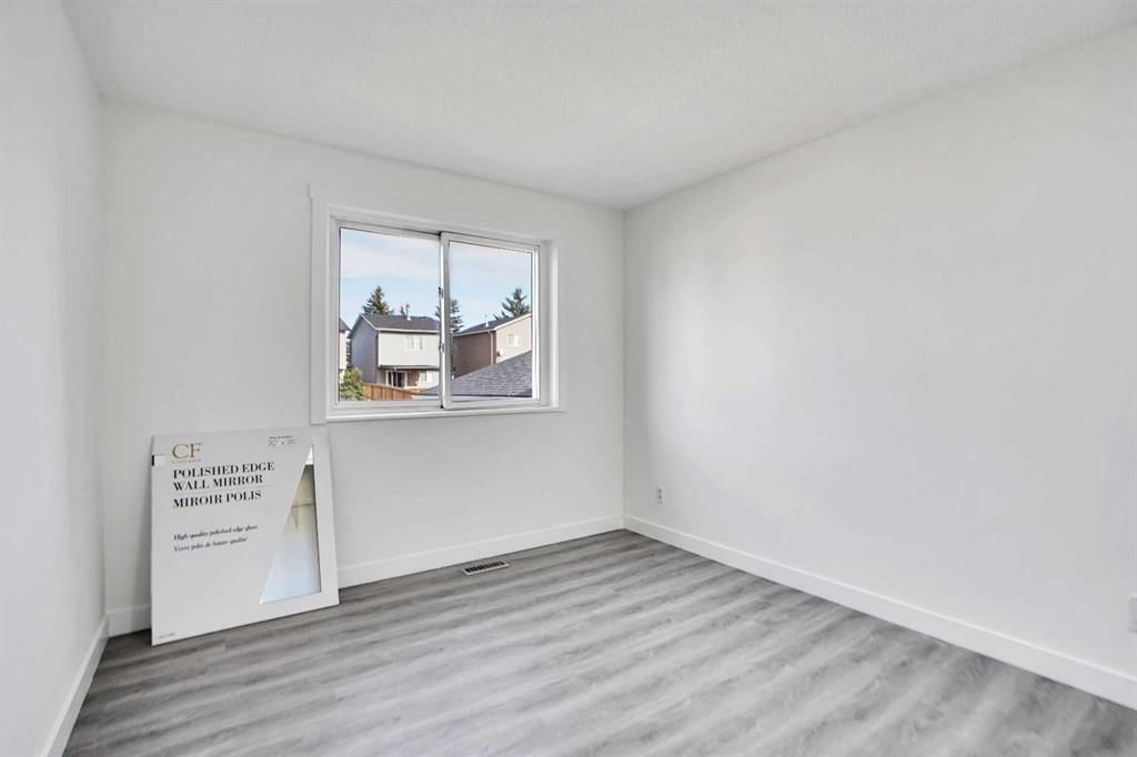 6032 Martingrove Road, Calgary — photo 5 of 42