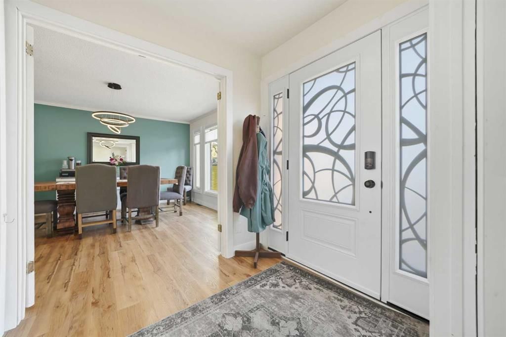 8131 33 Avenue NW, Calgary — photo 2 of 50