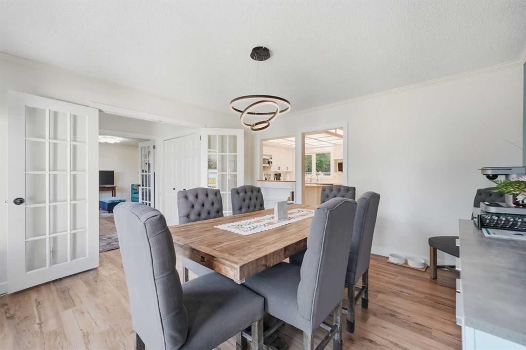 8131 33 Avenue NW, Calgary — photo 4 of 50