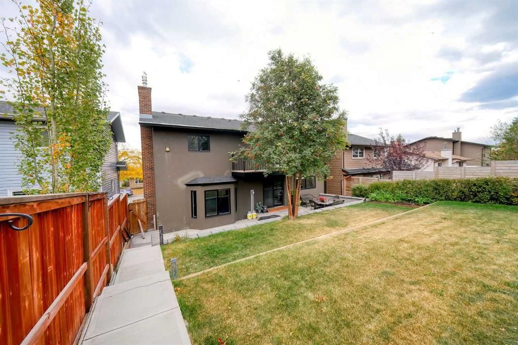 5039 Norris Road NW, Calgary — photo 3 of 50