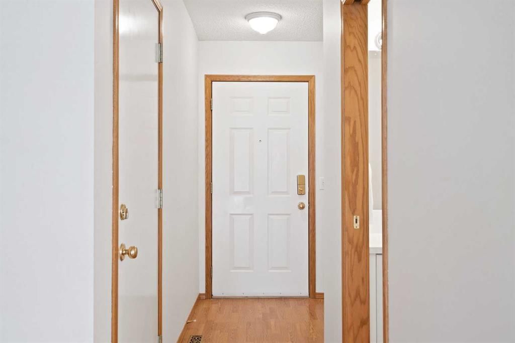 185 Mt Douglas Manor SE, Calgary — photo 2 of 35